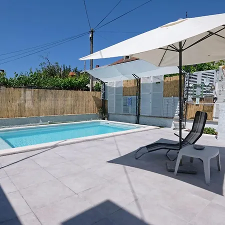 Haus In Pula Mit Privatem Pool By Interhome * Pula