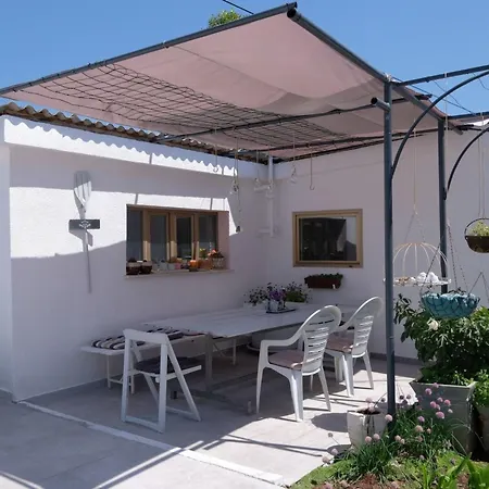 Haus In Mit Privatem Pool By Interhome * Pula
