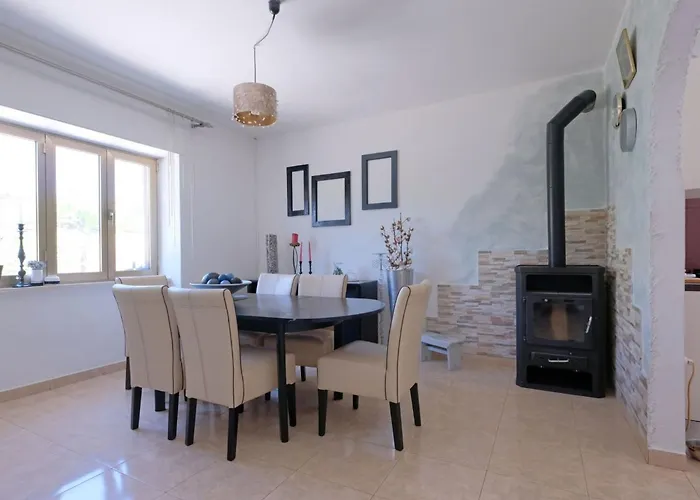 Haus In Pula Mit Privatem Pool By Interhome Semesterbostad Pula