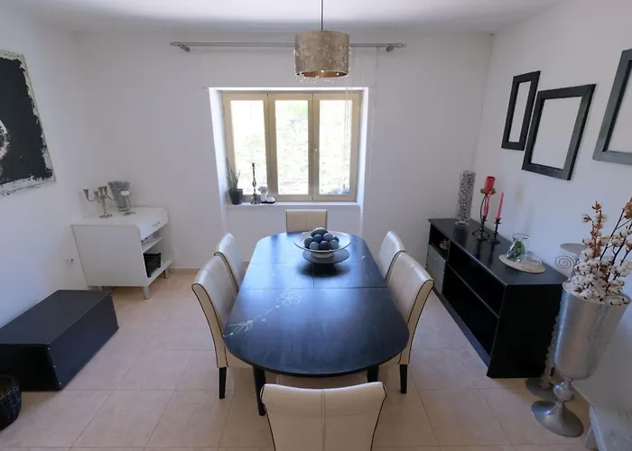 Haus In Pula Mit Privatem Pool By Interhome Semesterbostad Pula