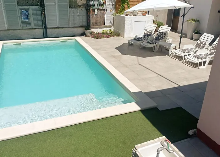度假居 Haus In Mit Privatem Pool By Interhome *