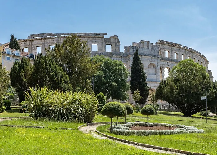 Semesterbostad Haus In Pula Mit Privatem Pool By Interhome Pula