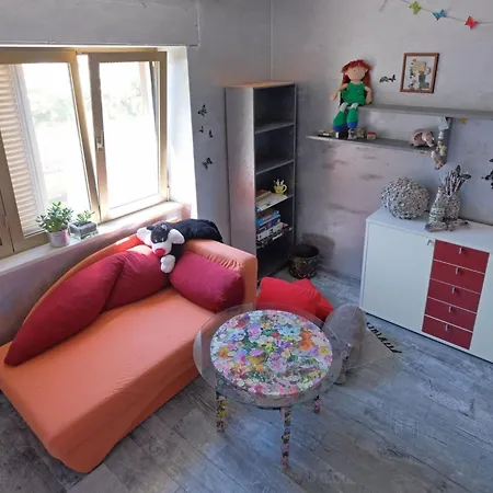 Haus In Mit Privatem Pool By Interhome Nyaraló