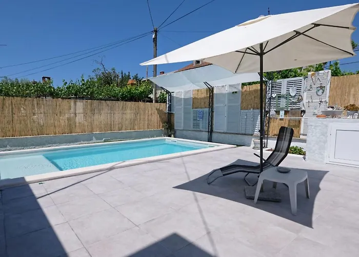 Haus In Mit Privatem Pool By Interhome * Póla