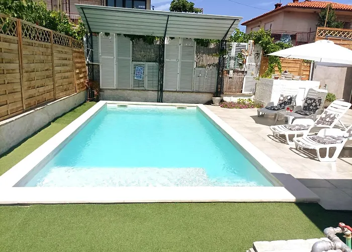 Haus In Mit Privatem Pool By Interhome * Póla